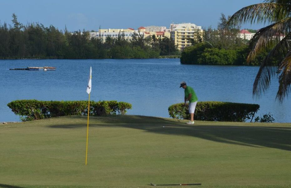 golf in sxm during vation rentals at the hills residence simpson bay sint Maarten