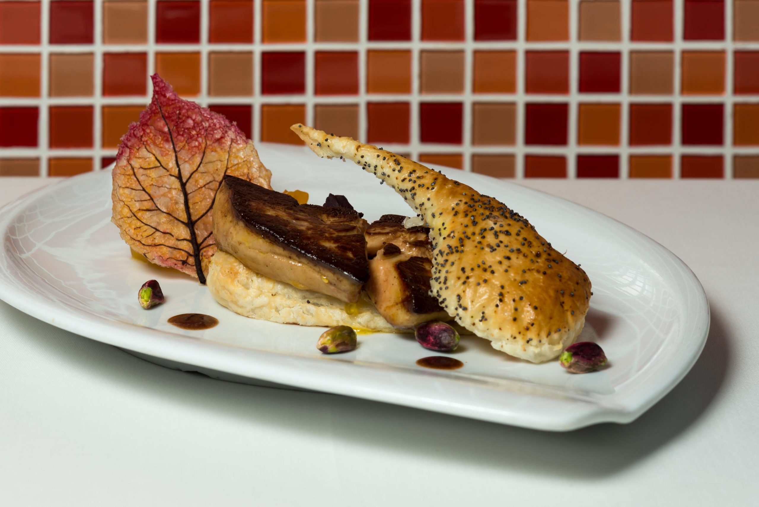 Bistrot Caraibes est un restaurant français chic situé à Grand-Case, Saint-Martin, offrant une expérience culinaire délicieuse avec des plats tels que le Homard Thermidor. Les locations de vacances The Hills Residence proposent des hébergements luxueux à Sint Maarten.