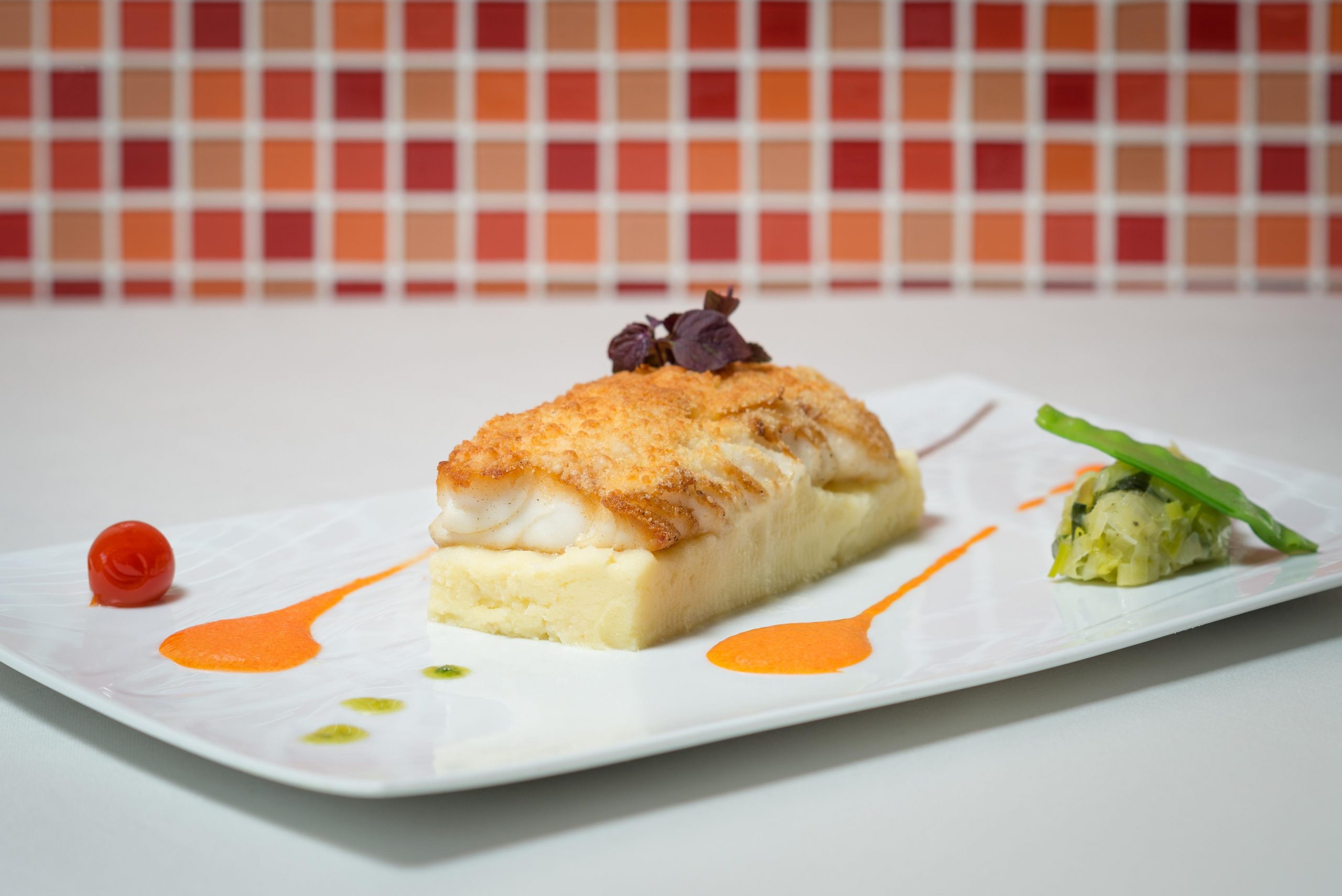 Bistrot Caraibes est un restaurant français chic situé à Grand-Case, Saint-Martin, offrant une expérience culinaire délicieuse avec des plats tels que le Homard Thermidor. Les locations de vacances The Hills Residence proposent des hébergements luxueux à Sint Maarten.