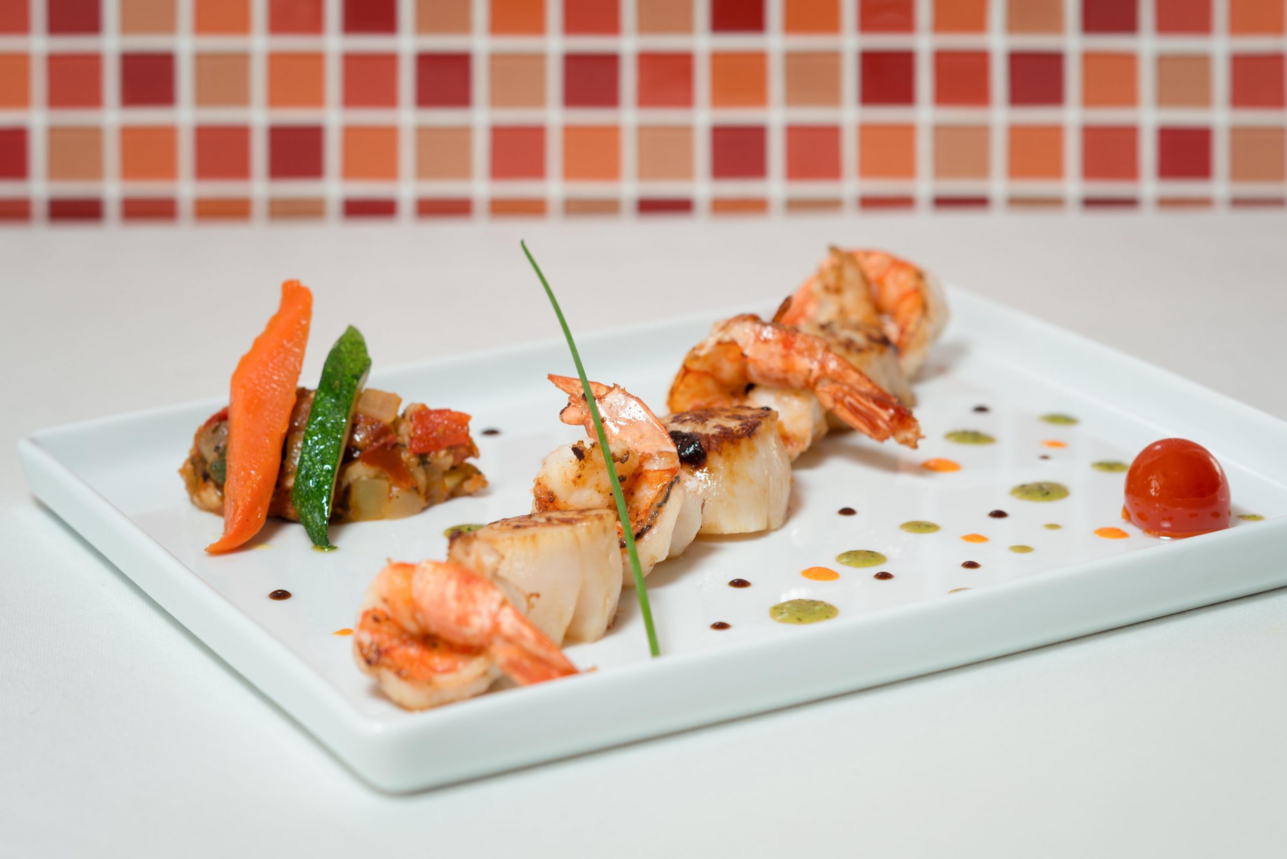 Bistrot Caraibes est un restaurant français chic situé à Grand-Case, Saint-Martin, offrant une expérience culinaire délicieuse avec des plats tels que le Homard Thermidor. Les locations de vacances The Hills Residence proposent des hébergements luxueux à Sint Maarten.