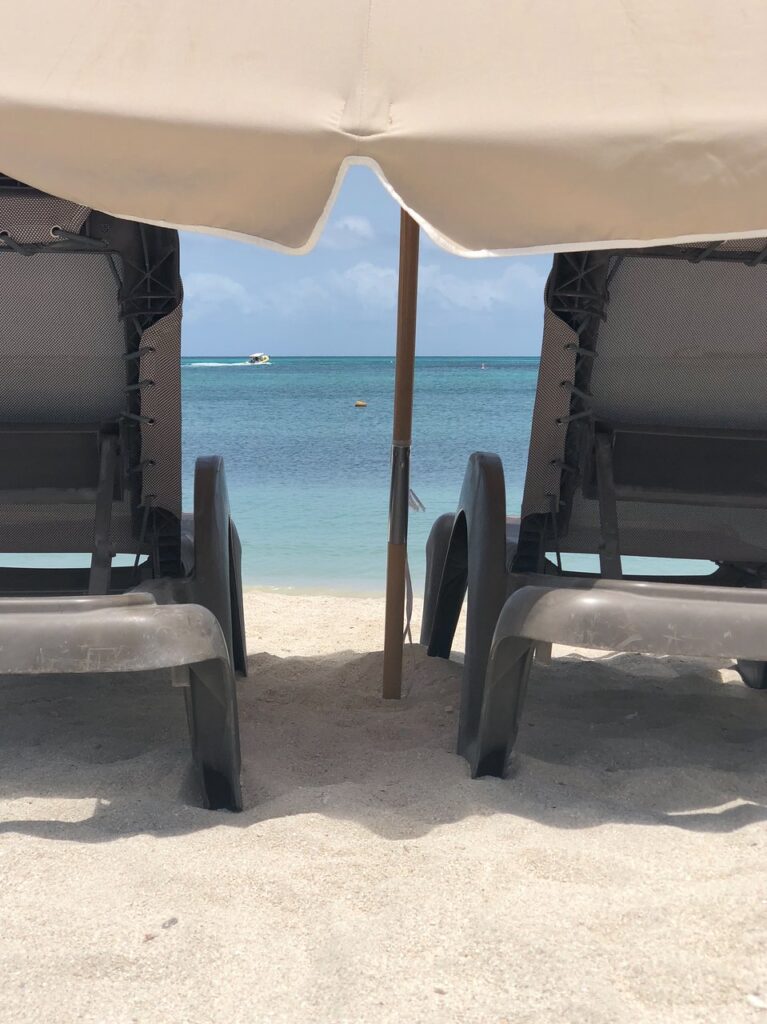 Experience the vibrant atmosphere and delicious cuisine of Le Oualichi restaurant in Sint Maarten, while enjoying your stay at the luxurious Hills Residence vacation rentals.