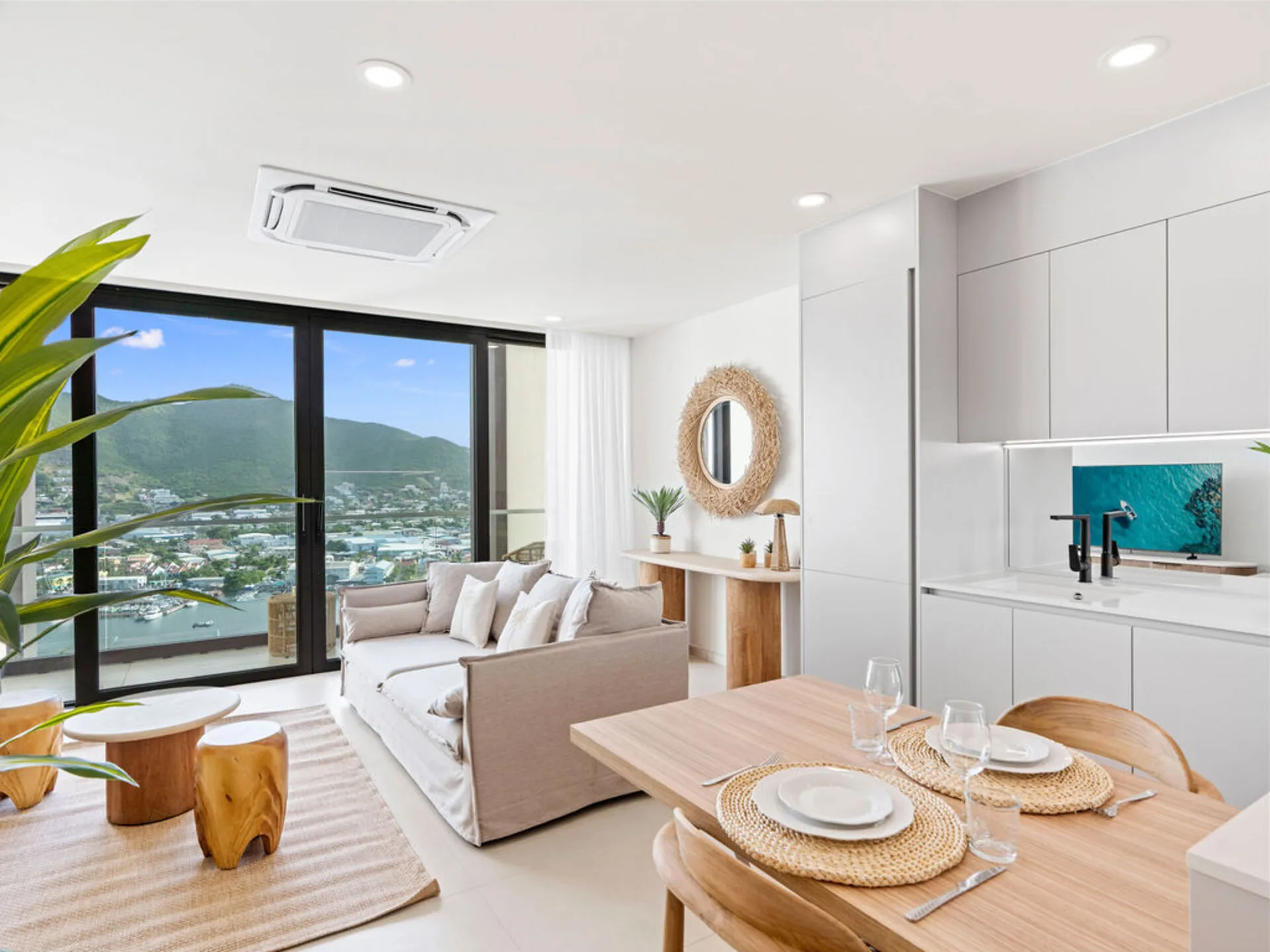 The Hills Residence - D442