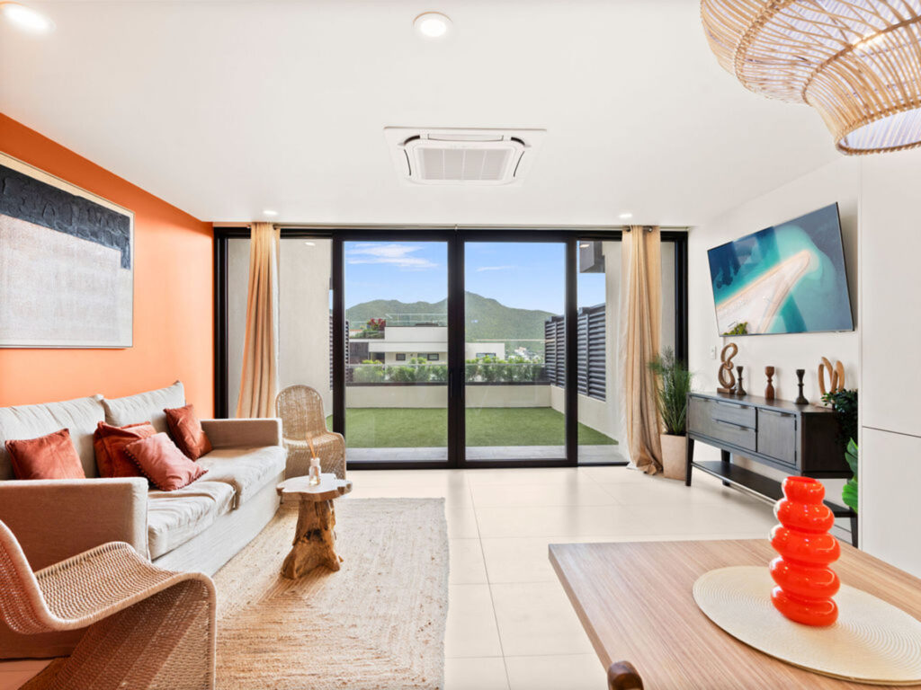 D402 - Beautiful apartment with a balcony and lagoon view